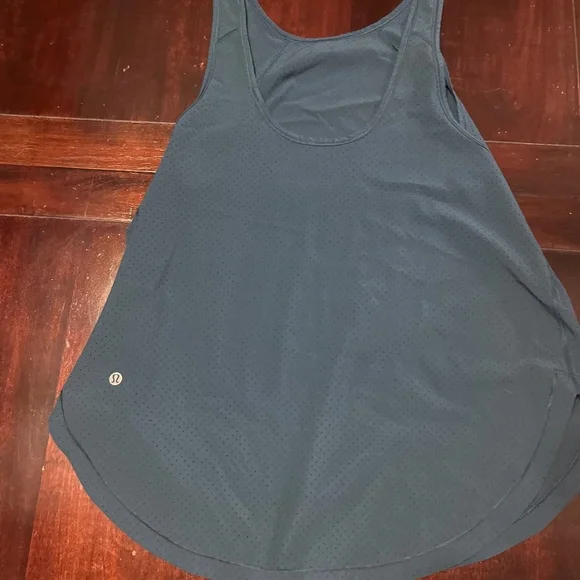 Lululemon Tanks size 10/12 - Picture 3 of 3
